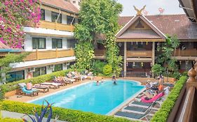 Collection O Khu Mueang Near Tha Phae Gate Formerly Lai Thai Guesthouse